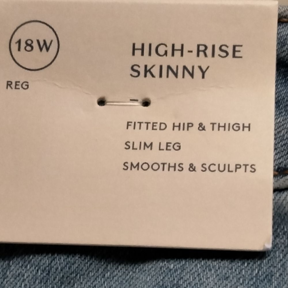 New Without tags "Universal Thread" woman's jeans - Picture 9 of 12